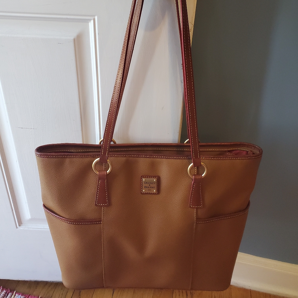 Dooney And Bourke Coffee Colored Leather Purse